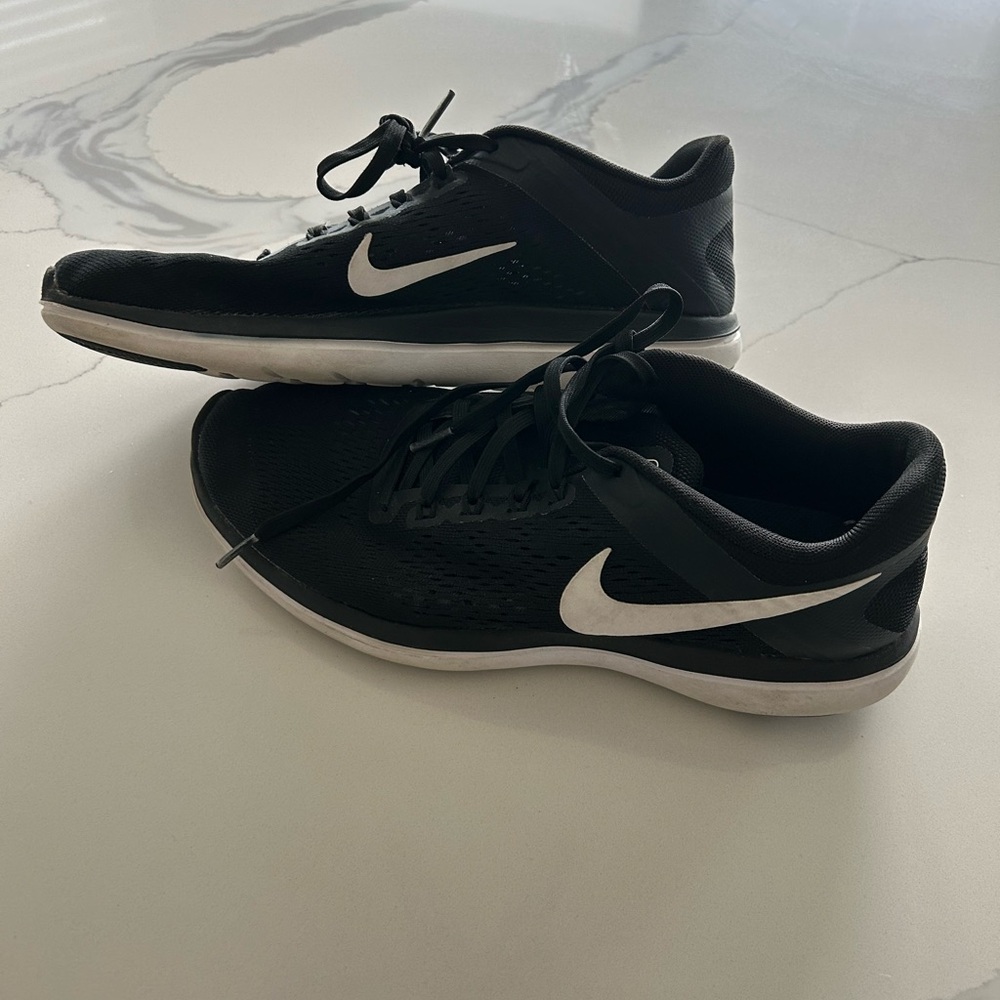 2/$40 Nike Free Run 2016 tennis shoes running walking womens size 9.5 black good